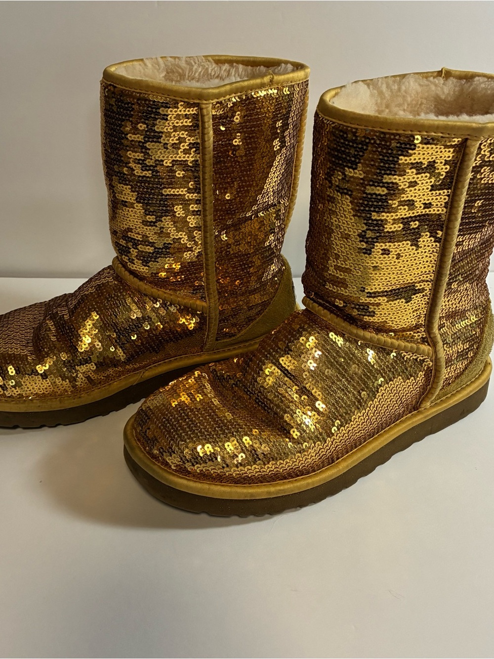UGG Women’s Gold Sequin Classic Short Booties Size 9 - Picture 3 of 8